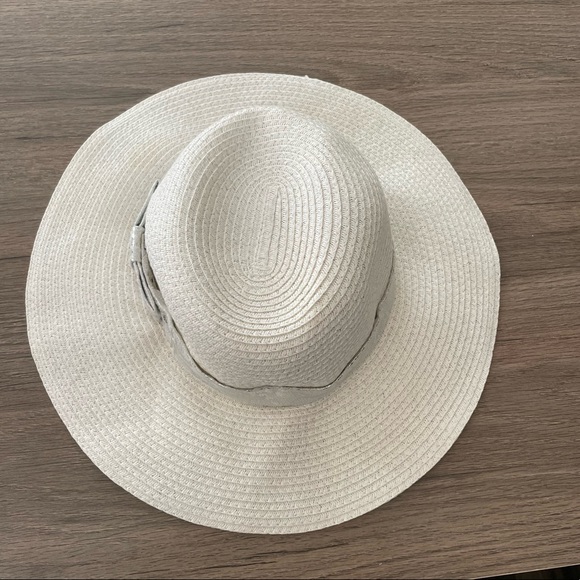 Bebe hat - Picture 3 of 3